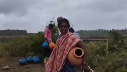 ಹಿರಿಯೂರು: ತಾಲ್ಲೂಕಿನ ದಿಂಡವಾರ ಗ್ರಾಮದಲ್ಲಿ ನೀರಿನ ಸಮಸ್ಯೆ, ಅಧಿಕಾರಿಗಳು, ಜನಪ್ರತಿನಿಧಿಗಳ ವಿರುದ್ದ ಮಹಿಳೆಯರು ಆಕ್ರೋಶ