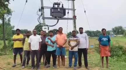 बूरमू: मुरूमगढ़ा में नया विद्युत ट्रांसफार्मर लगाया गया