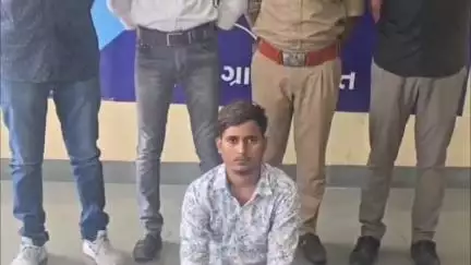 બારડોલી: લિંબાયત પોલીસ સ્ટેશનના રીક્ષા ચોરીના ગુનામાં આરોપીને ચોરીની રીક્ષા સાથે પકડી પાડી ચોરીનો ગુનો ડીટેક્ટ કરતી કડોદરા પોલીસ