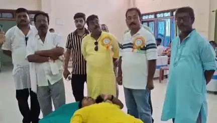 কুমারগ্রাম: 21 জুলাইয়ের শহিদদের স্মরণে তৃণমূল কংগ্রেসের উদ্যোগে কামাখ্যাগুড়িতে রক্তদান শিবির