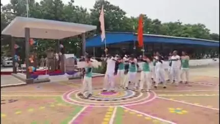 खलीलाबाद: डीआईजी संजीव त्यागी ने रिजर्व पुलिस लाइन में पुलिस कबड्डी क्लस्टर प्रतियोगिता का किया समापन, विजेताओं को दिए मेडल
