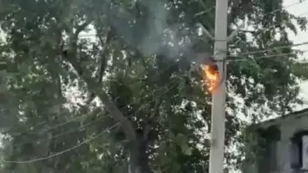 सीतापुर: इमलिया सुल्तानपुर में अचानक बिजली के तारों में आग लगने से ग्रामीणों में हड़कंप, विद्युत सेवाएं हुई बाधित