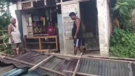 রাজগঞ্জ: কিলকোট চা বাগানে বুনো হাতির হামলায় ক্ষতিগ্রস্ত হল একটি বাড়ি ও একটি  মুদির দোকান, এলাকায় আতঙ্ক