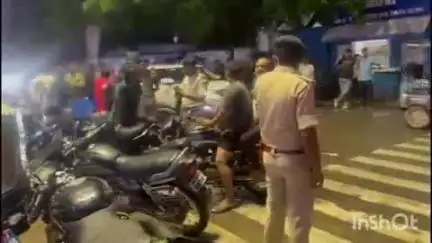 नवादा: भगत सिंह चौक पर डीजीपी के आदेश पर नगर थानाध्यक्ष ने चलाया विशेष चेकिंग अभियान