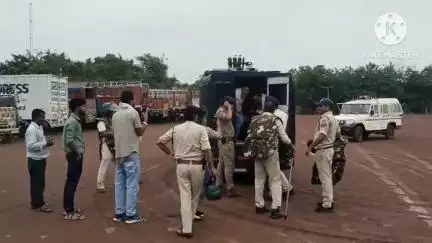आगर: तनोडिया में विरोध कर रहे करणी सेना परिवार के 10 कार्यकर्ताओं को पुलिस ने किया गिरफ्तार