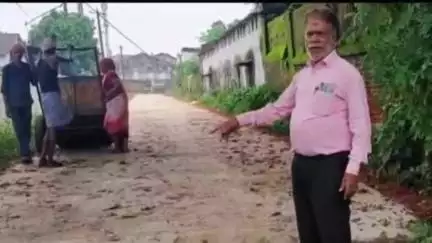 चाकुलिया: नया बाजार क्षेत्र में पीसीसी निर्माण में कांग्रेस ने लगाया गड़बड़ी का आरोप