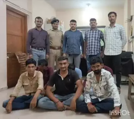 ખંભાળિયા: રાવલ પાડો BSNL ઓફીસની પાછળ રહેણાક મકાનમાં જુગાર રમતા કુલ-૦૬ ઇસમોને પકડી પાડતી પોલીસ.