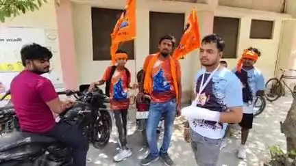 रूड़की: धनोरी के पास बाइक स्लिप होने के कारण सड़क पर गिरकर घायल हुआ एक कावड़िया, सिविल अस्पताल में भर्ती