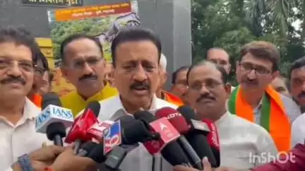 जळगाव: मंत्री गिरीश महाजन व माजी मंत्री एकनाथ खडसे यांच्यात पुन्हा वाद रंगला