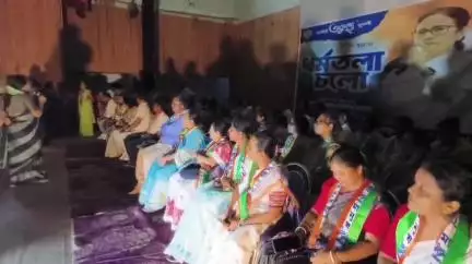 ধূপগুড়ি: ধর্মতলা চলো কর্মসূচিকে সফল করতে নাগরাকাটা আদিবাসী চর্চা কেন্দ্রে প্রস্তুতি সভা করল জলপাইগুড়ি জেলা মহিলা তৃণমূল কংগ্রেস