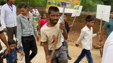 रामपुर नैकिन: ऋषिकेश फाउंडेशन ने मुलगी पलटन संग ग्राम हनुमानगढ़ में जेनेरिक मेडिसिन के प्रति लोगों को किया जागरूक