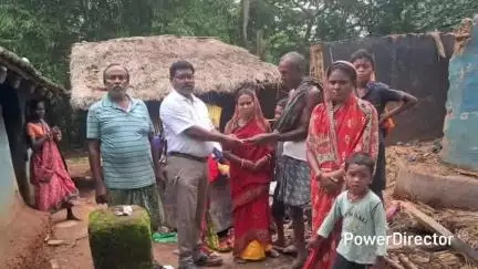 ବାଙ୍ଗିରିପୋଷି: କାନ୍ତାଗ୍ରାମରେ ବଜ୍ରପାତ ରେ ଜଳିଗଲା ଘର,ପରିବାର କୁ ଭେଟିଲେ ପୂର୍ବତନ ବ୍ଲକ ଅଧ୍ୟକ୍ଷ