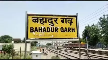 बहादुरगढ़: अवैध तरीके से रेलवे ट्रैक पार करने पर  बहादुरगढ़ रेलवे स्टेशन से घेवरा तक 4 लोगों के खिलाफ मामला दर्ज