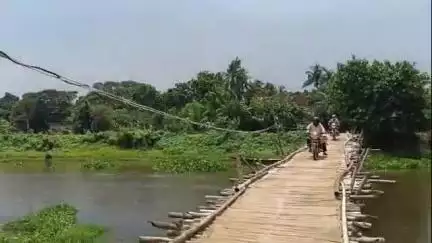 স্বরূপনগর: চারঘাট গ্রাম পঞ্চায়েত এলাকায় পাকা ব্রিজের দাবি গ্রামবাসীদের, 'সমাধানের আশ্বাস বিধায়কের #jansamasya