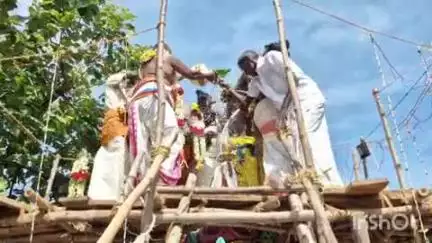 செந்துறை: துளார் கிராமத்தில் ஸ்ரீ மகா மாரியம்மன் கோவிலில் கும்பாபிஷேக விழா-திரளான பக்தர்கள் பங்கேற்பு