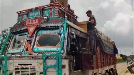 बोडला: चिल्फी पुलिस ने ट्रक के गुप्त चेंबर में छिपाकर ले जा रहे 120 किलो ग्राम गांजा के साथ 2 आरोपियों को किया गिरफ्तार