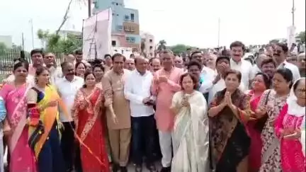 नागपूर शहर: शंभू नगर येथील अंडर ब्रिज पूलाचे माजी महापौर दयाशंकर तिवारी यांच्या हस्ते लोकार्पण