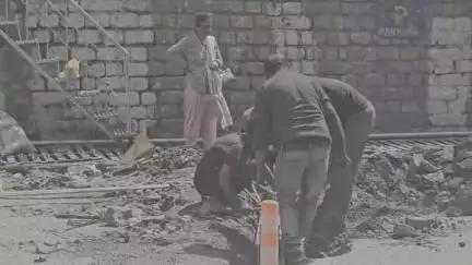 कल्पा: रिकांगपिओ में बरसात से पूर्व जल शक्ति विभाग द्वारा पाइप लाइनों को किया जा रहा है ठीक, नहीं होगी दिक्कत