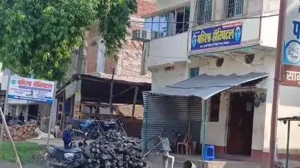 करगहर: सीएचसी करगहर के ठीक सामने आधा दर्जन से अधिक अवैध नर्सिंग होम और जांच घर का संचालन, कार्रवाई नहीं हो रही