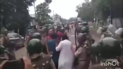 धार: हरदा लाठीचार्ज: उमंग सिंगार ने सरकार पर साधा निशाना, कहा- अधिकार मांगने वालों से अपराधियों जैसा बर्ताव किया