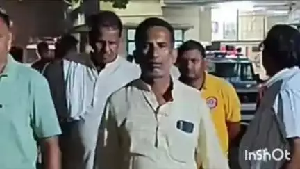 सिवनी मालवा: भैरोपुर कोटवार पर हनुमानजी की मूर्ति पर जूता फेंकने का आरोप, सिवनी मालव थाने में ग्रामीणों ने की एफआईआर व निलंबन की मांग