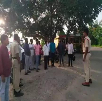ధర్పల్లి: దుబ్బాక మున్సిపాలిటీ పరిధిలో వాహన తనిఖీలు నిర్వహించిన పోలీసులు