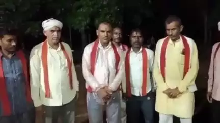पटेरा: इमलिया मार्ग पर भगवती मानव कल्याण संगठन ने पुलिस को सूचना देकर दो पेटी अवैध शराब पकड़वाई