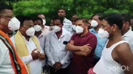ପିପିଲି: ଡେଲାଙ୍ଗ ବ୍ଲକରେ ବାର୍ଡ ଫ୍ଲୁ ବ୍ୟାପିବା ଘଟଣା, ଆକ୍ରାନ୍ତ ଫାର୍ମକୁ ପରି ଦର୍ଶନ କରି ବଡ ଆଙ୍କୁଲା ଗ୍ରାମ ସ୍ଥିତ ଫାର୍ମ ଠାରେ ପ୍ରତିକ୍ରିୟା