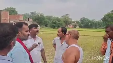बुढ़नपुर: बुढ़नंपुर नगर पंचायत भीलमपुर छपरा गांव में सरकारी रास्ते की विवादित पैमाइश राजस्व टीम द्वारा कराई गई