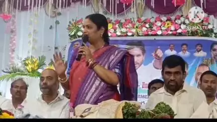గాండ్ల పెంటలో బాబు షూరిటీ.. మోసం గ్యారంటీ క్యూఆర్ కోడ్ ను విడుదల చేసిన జిల్లా వైసీపీ అధ్యక్షురాలు ఉషాశ్రీ చరణ్