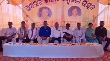 ଆନନ୍ଦପୁର: ମଟରାଗାଡିଆର ସ୍କୁଲର ଦୁଇ ଶିକ୍ଷକଙ୍କୁ ବିଦାୟ ସମ୍ବର୍ଦ୍ଧନା