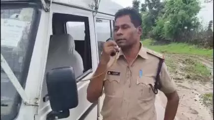 घुवारा: बछड़ी नदी पुल पर पानी भरने से थाना प्रभारी मार्को ने दी चेतावनी, सुरक्षित रहें!