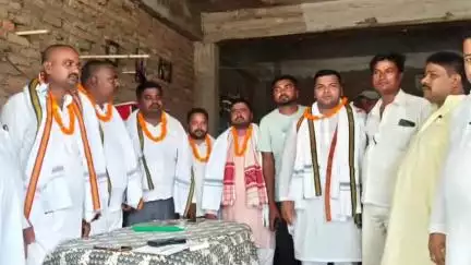 मोतिहारी: अखिल भारतीय पान महासंघ और इंडियन इंकलाब पार्टी के संयुक्त तत्वावधान में बड़ा बरियारपुर में बैठक आयोजित की गई