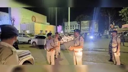 आज दिनांक 13 जुलाई 2025 की संध्या में पुलिस अधीक्षक महोदय भोजपुर द्वारा आरा नवादा थाना क्षेत्र अंतर्गत रेलवे स्टेशन, जगदेव नगर, जगदेव नगर पश्चिमी गेट, रेलवे क्रॉसिंग, जीरो माइल सहित अन्य भीड़भाड़ वाले स्थानों एवं असामाजिक तत्वों के संभावित