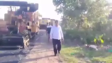 সোণাৰি: জৰাজীৰ্ণ হৈ পৰা ঐতিহাসিক ধোদৰ আলি পুনৰ নিৰ্মাণৰ কামৰ অগ্ৰগতিৰ বুজ ল'লে বিধায়ক ধৰ্মেশ্বৰ কোঁৱৰে