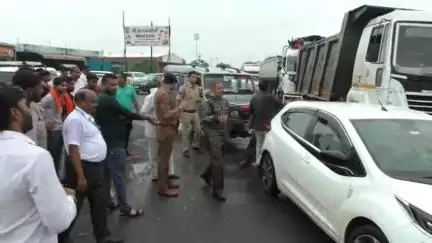 नागदा: नागदा में करणी सेना के कार्यकर्ताओं द्वारा चक्का जाम