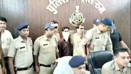 नीमच नगर: लीला देवी हत्याकांड: 24 घंटे में गुत्थी सुलझी, SP ने पुलिसकर्मियों को कंट्रोल रूम पर किया सम्मानित