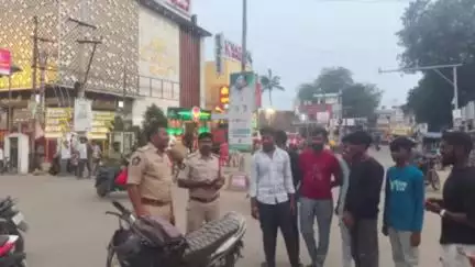 తుని ప్రతి ద్విచక్ర వాహనదారుడు హెల్మెట్ ధరించాలి ఆటో డ్రైవర్లు నియమ నిబంధనలు పాటించకపోతే చర్యలు సిఐ గీతా రామకృష్ణ