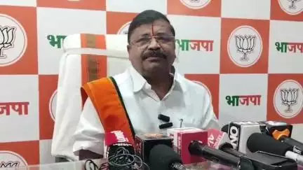 बुलढाणा: मोदींना भडवा म्हणू शकतो,देवेंद्र फडणवीस यांच्या तोंडात कोरोनाचे जंतू कोंबू शकतो,तो काहीही म्हणू शकतो!मा.आ.विजयराज शिंदे