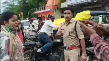 शिवपुरी नगर: ग्वालियर बायपास पर न्यायालय का मोबाइल कोर्ट, 23 वाहनों पर ₹14800 का चालान