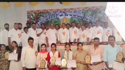 హిందూపురం ఈడిగ ప్యాలెస్ లో పదవ తరగతి ఇంటర్మీడియట్ పరీక్షల్లో ప్రతిభ కనబరిచిన 133 మంది విద్యార్థులకు ప్రతిభా పురస్కారాలు