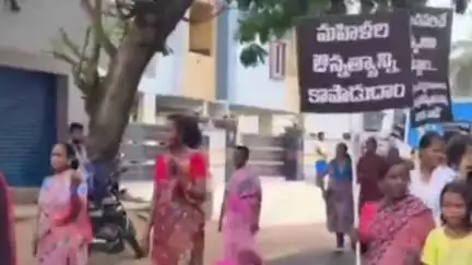 కొవ్వూరు: మహిళలకే అంత చులకనా...మరోసారి మహిళలపై అసభ్యకర వ్యాఖ్యలు చేస్తే ఊరుకోం కొత్తూరులో మహిళలు నిరసన  ర్యాలీ