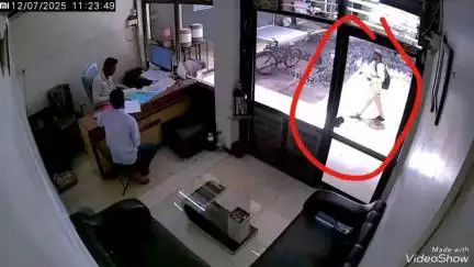 સિહોર: શિહોર બાલાજી નગરમાં ચાવી બનાવવાના બહાને ₹1,00,000 કરતાં પણ વધારે ની ચોરી સીસી ફૂટેજ આવ્યા સામે