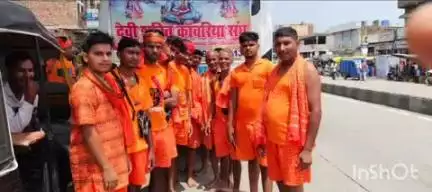 मदनपुर: देवी बीघा गांव से देवी शक्ति कांवरिया संघ के सैकड़ों श्रद्धालु देवघर के लिए हुए रवाना