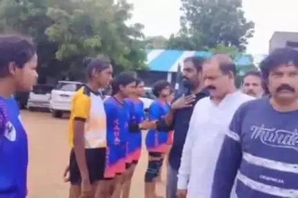ఆర్మూర్: ఆర్మూర్ లోని ప్రభుత్వ బాలుర పాఠశాలలో జాతీయ స్థాయి కబడ్డీ పోటీలకు జట్టును ఎంపిక చేసిన కబడ్డీ జిల్లా అసోసియేషన్ సభ్యులు