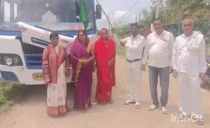 केतार: केतार प्रखंड के बलीगढ़ के बच्चों को शिक्षक ने निजी खर्चे पर कराया शैक्षणिक भ्रमण