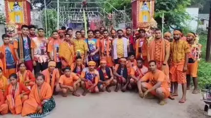 ପାରଳାଖେମୁଣ୍ଡି: ପବିତ୍ର ଶ୍ରାବଣ ମାସରେ ଶ୍ରୀ ଶ୍ରୀ ଶ୍ରୀ ଚନ୍ଦ୍ରଶେଖର ଶିବ ମନ୍ଦିର ଚାନ୍ଦିପୁଟରେ ବୋଲବମ ଭକ୍ତ ଜଳାଭିଷେକ ଯାତ୍ରା।
