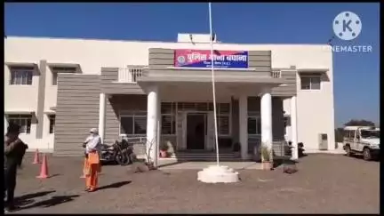 नीमच नगर: बघाना पुलिस ने अचारी फंटा से कच्ची शराब के साथ एक युवक को किया गिरफ़्तार, आबकारी एक्ट के तहत मामला दर्ज