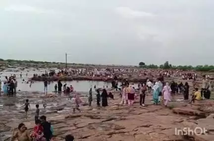 श्योपुर: बारिश के बाद संडे बना फन डे, शहरवासियों ने पिकनिक के साथ रविवार को बिताया यादगार पल