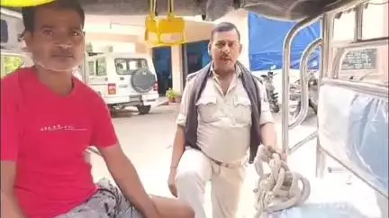 हिसुआ: लटावर गांव में कोर्ट के आदेश का पालन करते हुए कुर्की करने गई पुलिस, मुजरिम हुआ हाजिर